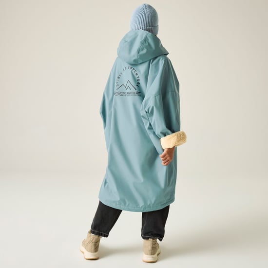 Regatta Kids Spirit Of Adventure Hooded Waterproof Warm Drying Changing Robe - Image 2