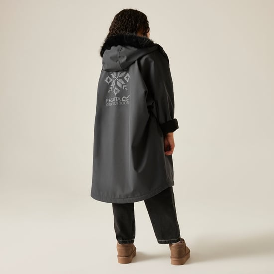 Regatta Kids Waterproof Changing Robe Pro - Image 2