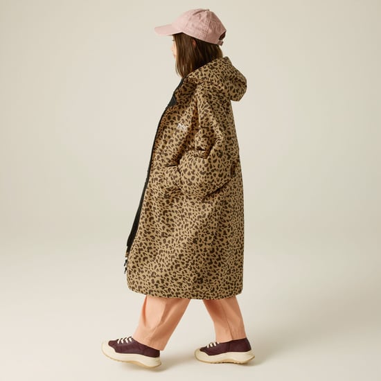 Regatta Kids Spirit Of Adventure Hooded Waterproof Warm Drying Changing Robe - Image 2
