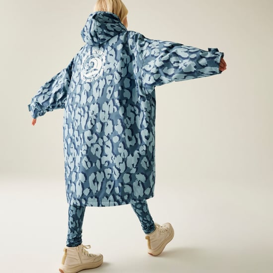 Regatta Kids Spirit Of Adventure Hooded Waterproof Warm Drying Changing Robe - Image 2