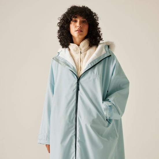 Regatta Adults Outdoor Waterproof Changing Robe Pro - Image 3