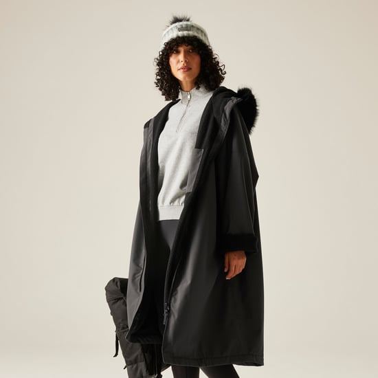 Regatta Adults Outdoor Waterproof Changing Robe Pro - Image 2