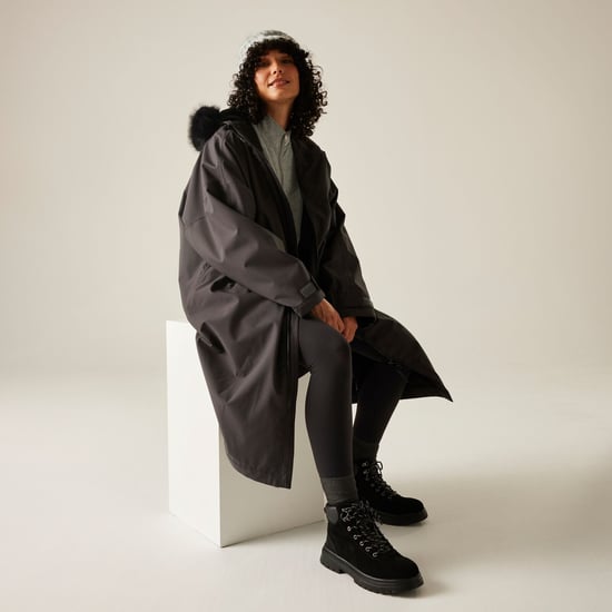 Regatta Adults Outdoor Waterproof Changing Robe Pro - Image 5