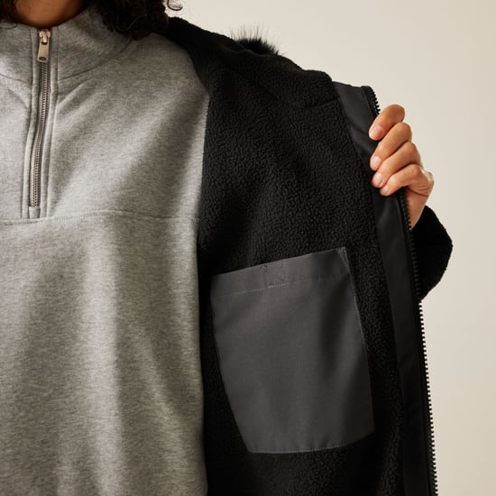 Regatta Adults Outdoor Waterproof Changing Robe Pro - Image 6