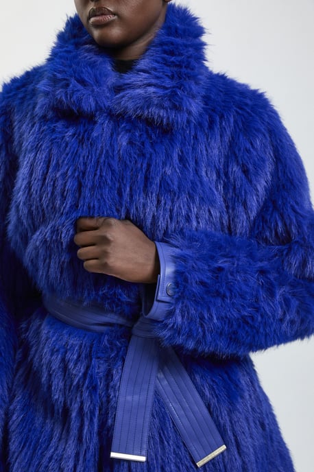 Textured Faux Fur Belted Collar Short Coat - Image 4