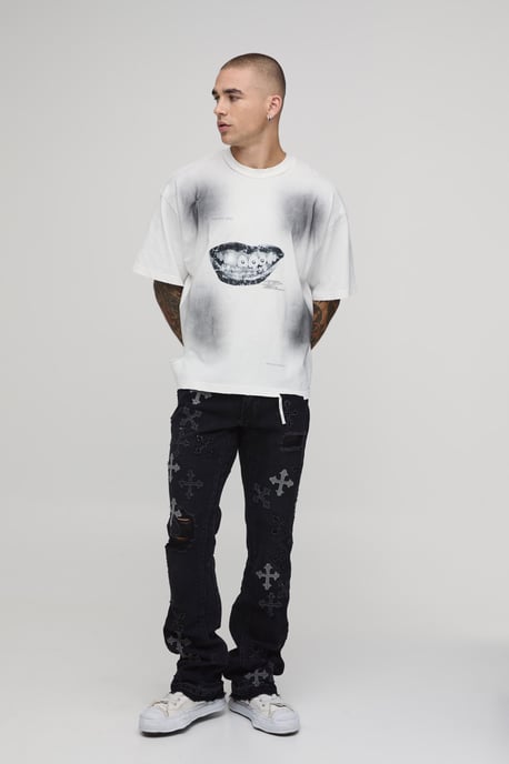 Distressed Applique Gusset Raw Hem Stacked Flared Jeans - Image 4