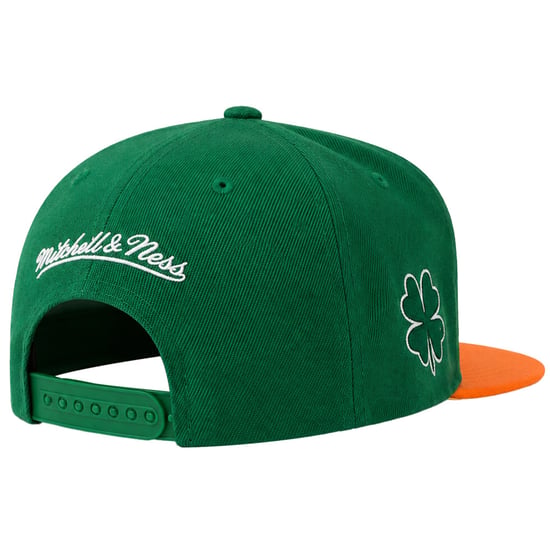 Mitchell & Ness NBA New York Knicks St. Patrick's Day Green Cap - Image 2