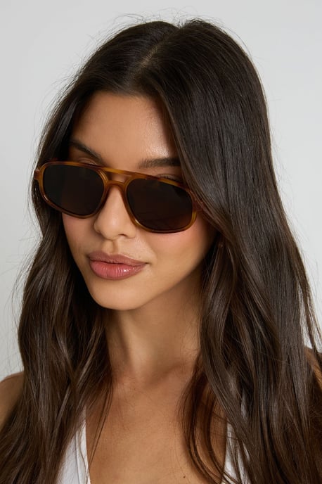 Tortoise Shell Aviator Sunglasses - Image 1