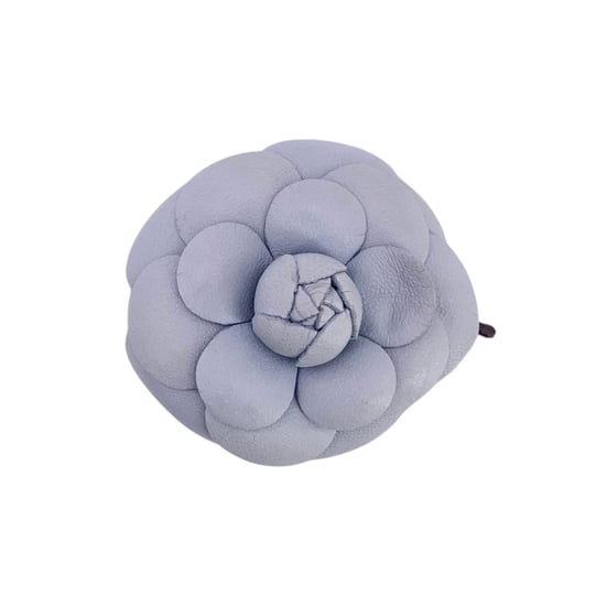 Chanel Vintage Läderbrosch Camelia - Image 1