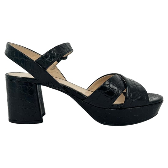 Prada zwarte platform sandalen met krokodillenprint en gekruiste bandjes in zwart lakleer. - Image 1