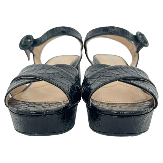 Prada zwarte platform sandalen met krokodillenprint en gekruiste bandjes in zwart lakleer. - Image 3