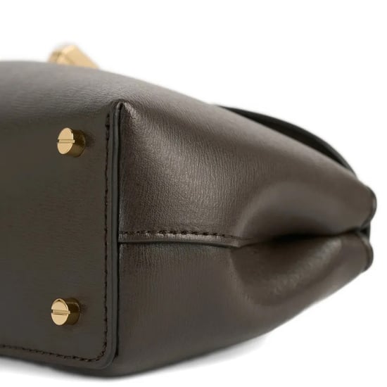 Toteme T-Lock clutchväska i läder - Image 5