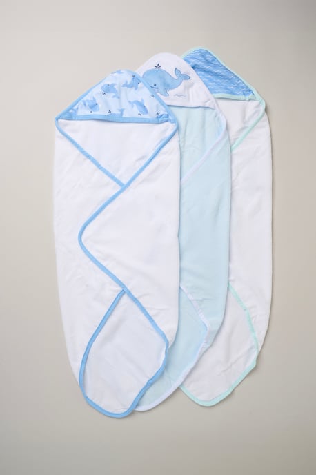 3 Pack Whale Hooded Towels - Image 2