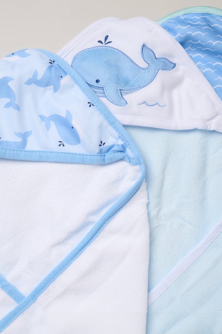 3 Pack Whale Hooded Towels - Image 3
