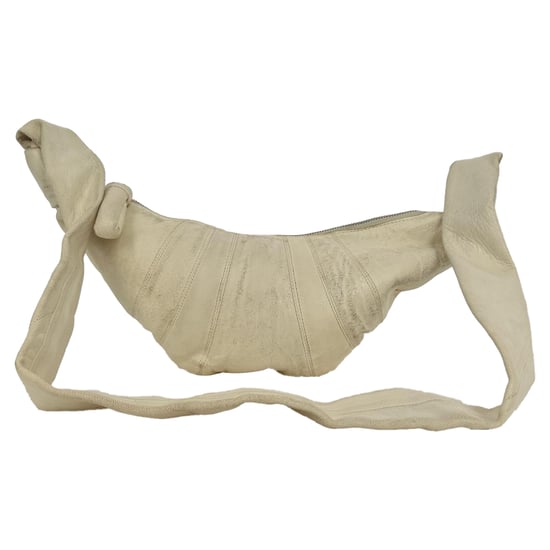 Lemaire Small Croissant Crossbodytas in crèmekleurig lamsleer - Image 5