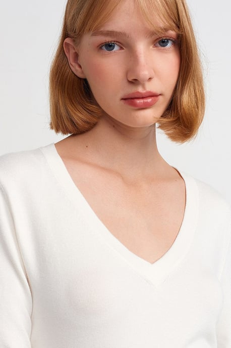 Women's V-Neck Knit Sweater With Side Slit - Image 4
