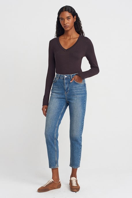 Women's V-Neck Knit Sweater With Side Slit - Image 4
