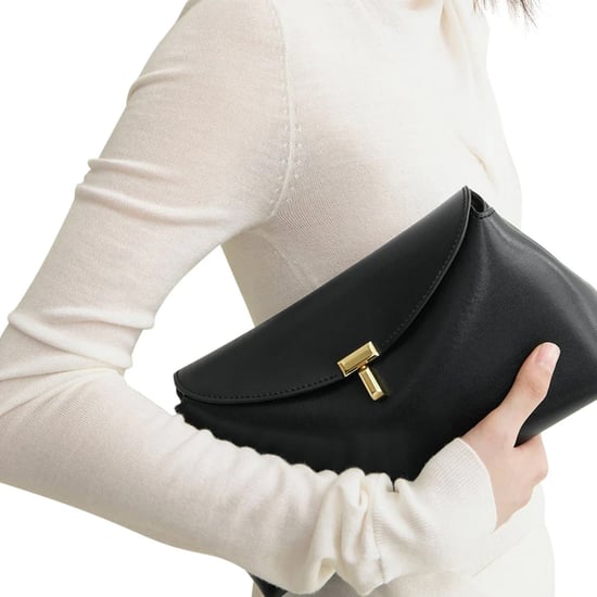 Toteme T-Lock clutchväska i läder - Image 5