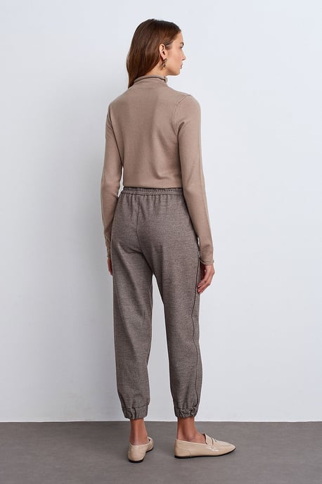 Women's Elastic Waist Jogger Pants - Image 2