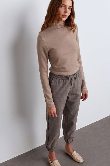 Women's Elastic Waist Jogger Pants - Image 3