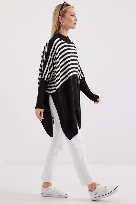 Oversized Acrylic Crew Neck Jumper - Image 3