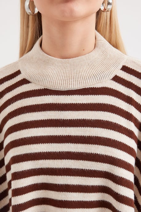 Oversized Acrylic Crew Neck Jumper - Image 5