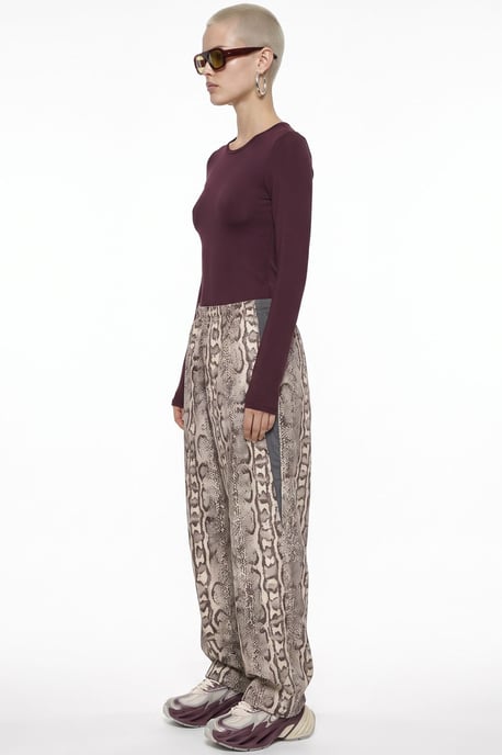Slim Fit Crew Neck Long Sleeve Blouse - Image 2