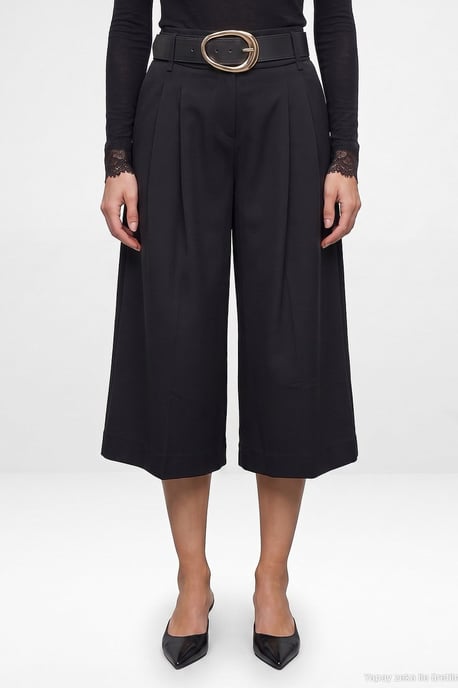 Women’s Tailored Pull-On Shorts - Image 1