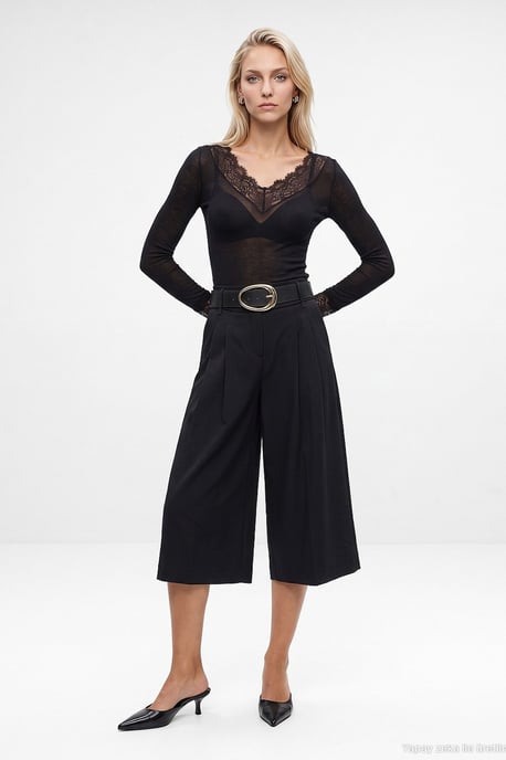 Women’s Tailored Pull-On Shorts - Image 3