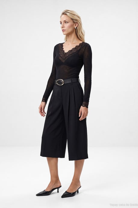 Women’s Tailored Pull-On Shorts - Image 4