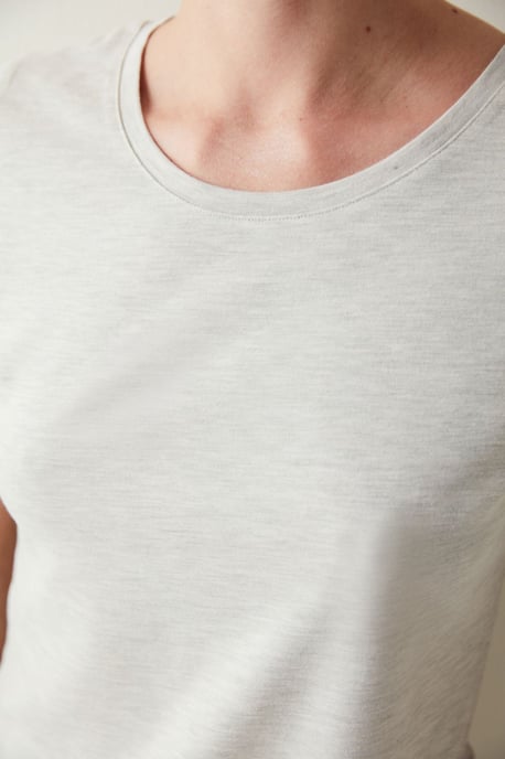 Varm Touch Basic T-shirt - Image 4