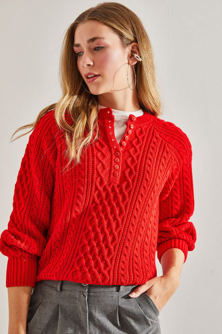 Textured Knitwear Sweater with Button Collar - Image 4