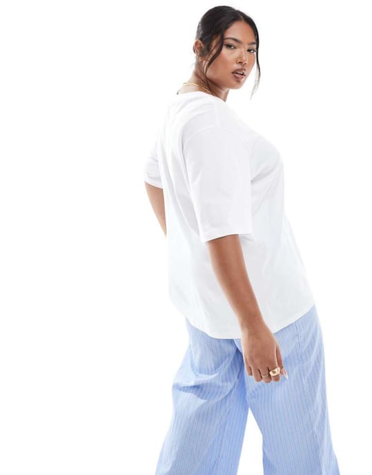 ONLY Curve chili grafisk oversized t-shirt i vitt - Image 4