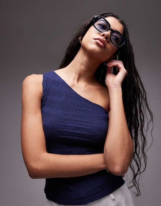 Topshop krinklad top med en axel i marinblått - Image 1