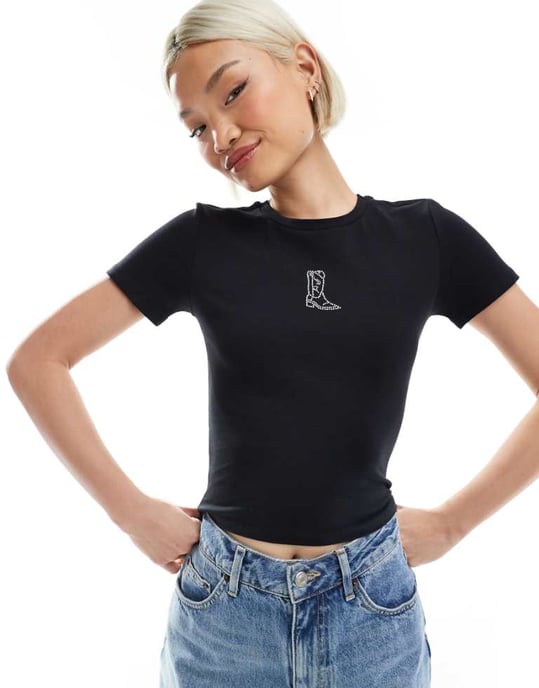 Vero Moda diamante westernstövel grafisk baby t-shirt i svart - Image 1