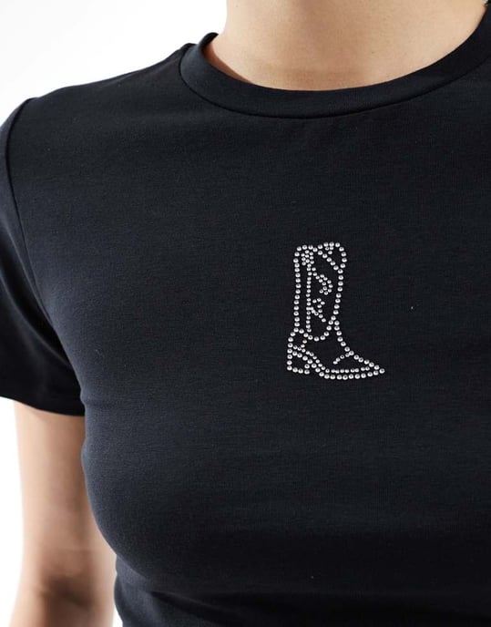 Vero Moda diamante westernstövel grafisk baby t-shirt i svart - Image 3