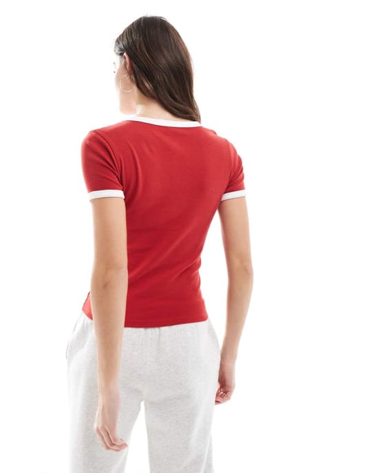 Cotton On din trogna Santa Fe ribbade t-shirt i röd - Image 3