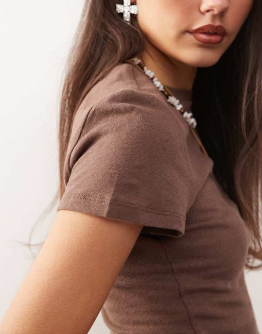 Veckodags linneblandning passform t-shirt i brunt exklusiv för ASOS - Image 3
