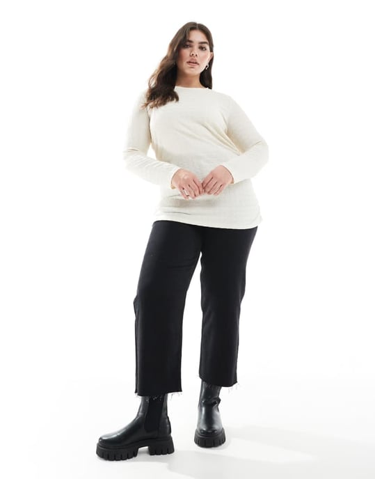 Vero Moda Curve texturerad rynkad långärmad topp i krämfärg - Image 3