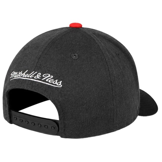 Mitchell & Ness NBA Chicago Bulls G2 Team Arch Grey Cap - Image 2