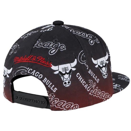 Mitchell & Ness NBA Chicago Bulls Destination Leisure Black Cap - Image 2