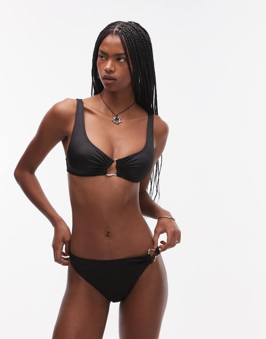 & Other Stories triangelformade bikiniunderdelar i svart med ringdetalj - Image 4