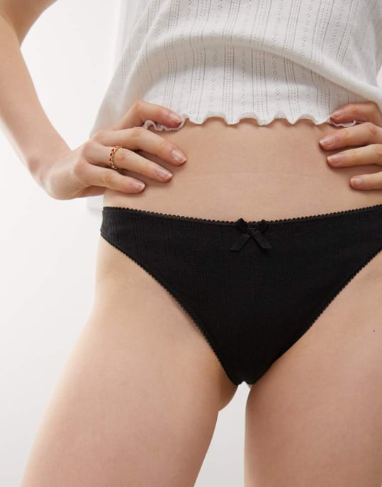 Monki 2-pack mjuka pointelle-trosor med små rosetter i svart - Image 2