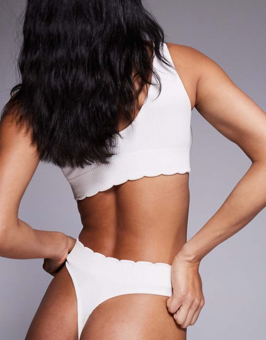 Boux Avenue scalloped ribbad stringtrosor i sten - Image 4