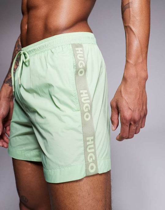 HUGO RED Fab tejplogo badshorts i ljusgrön - Image 2