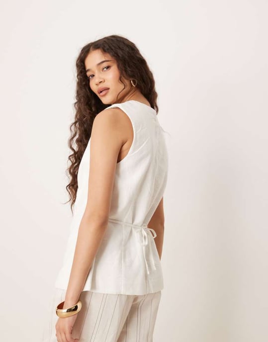 Abercrombie & Fitch asymmetrisk skräddarsydd linerväst i vitt - Image 4