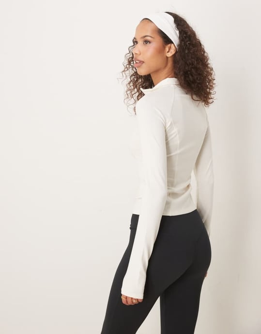 Gina Tricot Soft Touch sport seamless zip-up jacka i off-white - Image 4