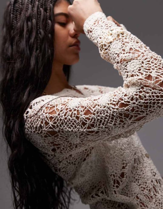 Topshop stickad rundhalsad blommig virkad cardigan i neutral färg - Image 3