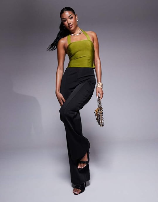 ASOS DESIGN bandage halterneck top i olivgrön - Image 2