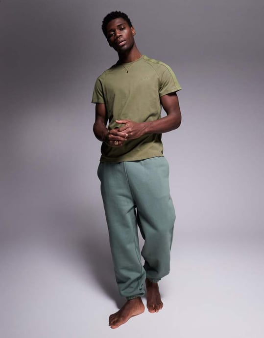 HUGO Bodywear tonalt logot-shirt i mörkgrön - Image 2